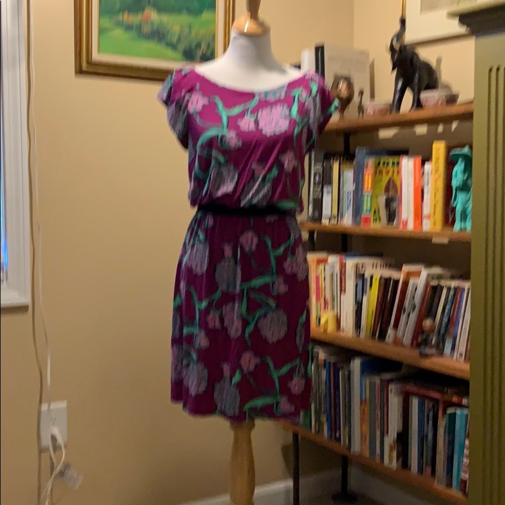 Lilly Pulitzer. Size L. Cap sleeves, cotton jersey